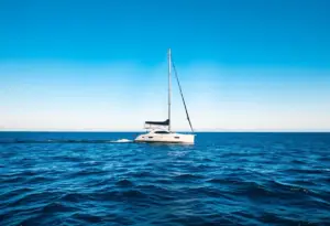 A 28-foot yacht sailing in the ocean representing the journey of a blind sailor